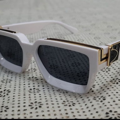 Gafas Louis Vuitton, Millonarias, por cantidad $2000 mn de 10 en adelante, por unidad $ 3000 mn , escríbeme al WhatsApp - 2/10
