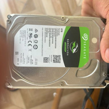 vendo  h110 con micro i5 de 7 generación  16 gb de ram dispada 2 discos duros uno de 8 y uno de 6 al 100 de vida  disco - 3/7