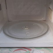 Horno microodas roto. Debe cambiar capacitor - Img 56382844