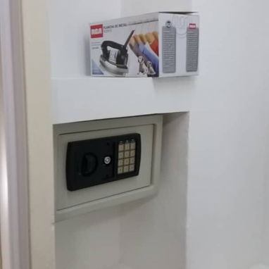 Rento apt supercéntrico de 2/4 en planta baja a 2 cuadras de 23 y Rampa.Vedado. - Img 103703513