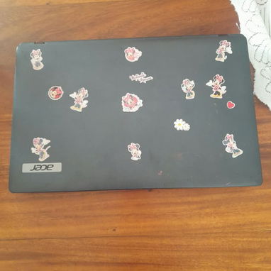 LAPTOP SIN BATERIA - 3/4