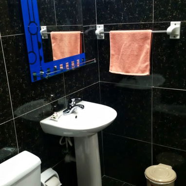 SE RENTA APARTAMENTO DE UN DORMITORIO CERCA DEL VEDADO POR 25 Y MALECON. 53880216 - Img 120336590