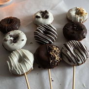 **8 BROCHETAS DE 3 MINI DONAS** - Img 56683601
