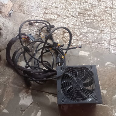 En venta fuente de muy poco uso 35 USD y me ajusto - 2/2
