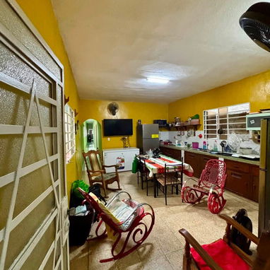GG-168 | ¡ESPECTACULAR CASA INDEPENDIENTE DE 3 CUARTOS CON GARAJE Y PATIO EN PÁRRAGA! - 9/10