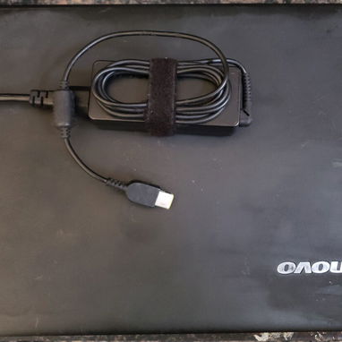 Laptop Lenovo E51-80 Pantalla 15.6" FHD (1920 x 1080), i5 de 6ta Gen, 16GB RAM, 1TB HDD es de uso pero en buen estado - Img 123361503