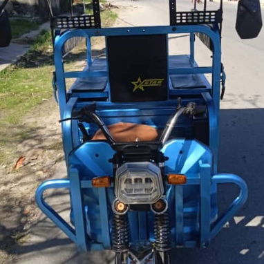 Se vende triciclo star en 3800 ase 50 km tiene extensor de rango de 4500w esta en súper buen estado - Img 123718644