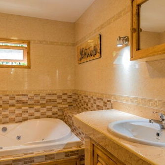 📱 Villa de Lujo con Piscina Climatizada y Máximo Entretenimiento - Img 116173795