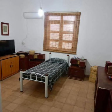 APARTAMENTO DE LOS AÑOS 50 DE ESQUINA! Gran Distribución en Línea y 12, Vedado !!! - 7/9