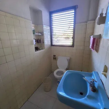 Casa Totalmente independiente Nuevo Vedado 430 m2 Año 1956 6/4 en 160mil 53582376 - Img 122847171
