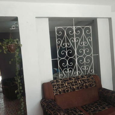 *$14.000usd. En venta casa biplanta puerta de calle (PLANTA BAJA) en Luyanó. Referencia: semáforo de Luyanó. - 2/10