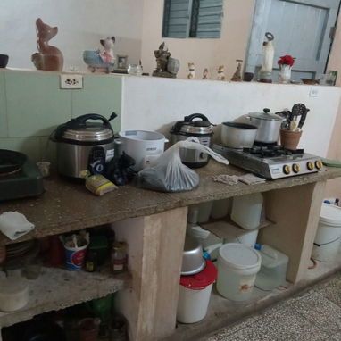 Casa de 3 cuartos sala comedor cocina y un cuarto de desahogo es en casa blanca 2 parada del naval . - 7/7