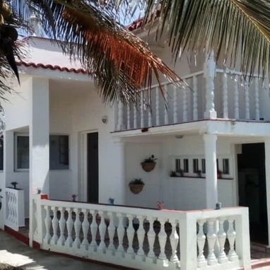 Renta de casa con piscina en Guanabo, con bellas vistas. - Img 118737986