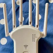 AMPLIFICADOR SE VENDE EXTENSOR O REPETIDOR WIFI DE 6 ANTENAS DE POCO USO IMPECABLE - Img 55984528