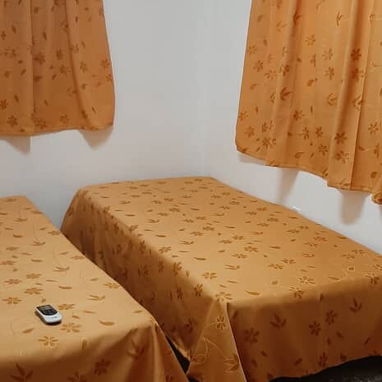 Rento en Nuevo Vedado Casa de 2 Habitaciones - 4/10