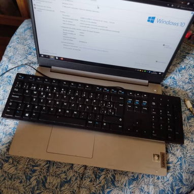 Laptop más lápiz táctil gratis todo por 100 USD si se la lleva entre hoy y mañana - 3/4