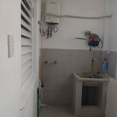 18 mil. apart 1/4 amplio, salacomedor cocina patio gas de la calle,  telefono fijo y agua siempre - 3/8
