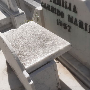 BÓVEDA EN EL CEMENTERIO DE COLÓN - 2/3