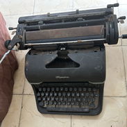 Maquina de escribir antigua - Img 57622720