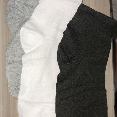 Medias gris blanca y negras - Img 119030424