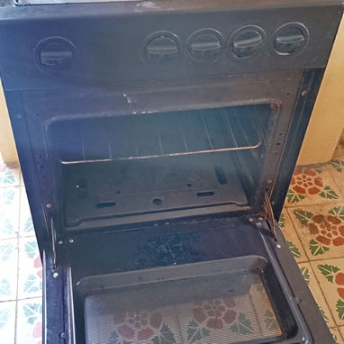 Se vende cocina con horno de gas  y cocina de 4 fogones - Img 123056355