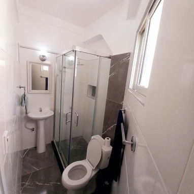 SE RENTA APTO PRIVADO DE UNA HABITACIÓN EN EL VEDADO, TERCER PISO. 54026428 - Img 120328341