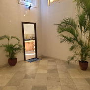 RENTA EN VEDADO, CON PANELES SOLARES - Img 57048571