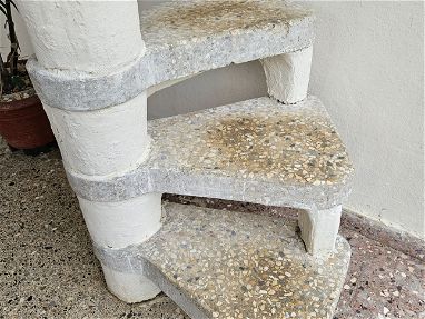 Escalones prefabricados de granito pulido (13 en total) similares a los de las fotos para montar escalera - 55669304 - Img 61882511