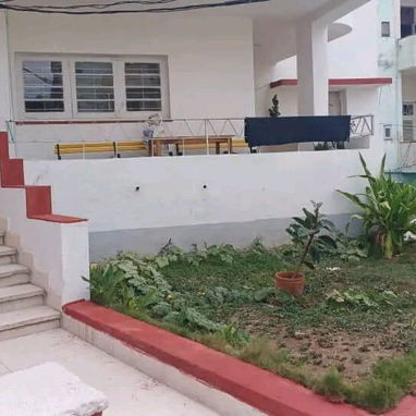 GG-141 ¡APARTAMENTO EN BAJOS CAPITALISTA EN EL VEDADO! A PASOS DEL MALECÓN Y LA EMBAJADA AMERICANA 🔑 - Img 125875496