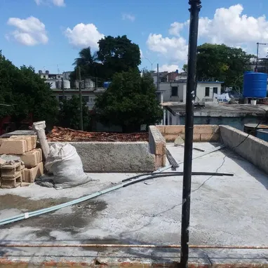 *VENTA DE CASA EN PLAYA*  - No es independiente 👁️Tiene un pasillo. - Cuenta con:  ✓ 2 cisternas   ✓ Gas de la calle  ✓ - Img 121617839