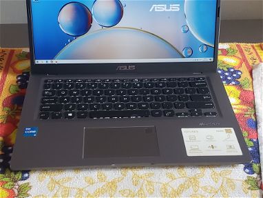 Laptop Asus de muy buenas propiedades.  11na generación,, Core i5 ,, 8 ddr4 ,, disco sólido NVME ultra M2 de 256 gb - Img main-image