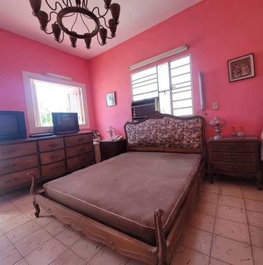 Oferta!!! Casa independiente en 9na con 5 cuartos,patio y garaje cerrado. Excelente oportunidad de inversión!!! - Img 79808903