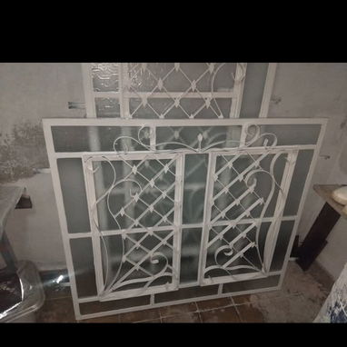 Trabajos de herrería y cristalería. Por encargo. Trato directo con el dueño puertas,ventanas. Enrehados de portales - 8/10