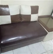 Sofá de dos plazas con mesita moderno - Img 45946552