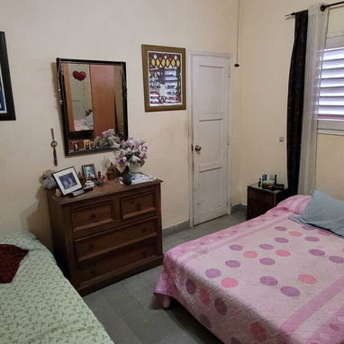 ‼️SE VENDE APTO 4/4 2DO PISO GARAJE EN EL CORAZÓN DEL VEDADO‼️ - 7/10