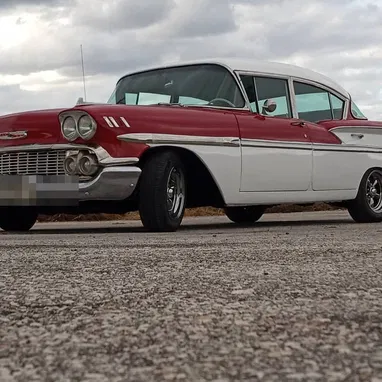 Se vende Chevrolet Bel Air 1958, restaurado de fábrica. Pintura bitono rojo y blanco, interior en rojo y crema, en excel - 2/8