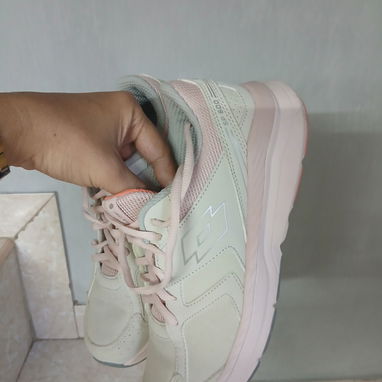 Zapatos Lotto,una sola puesta,el #39 - 2/5