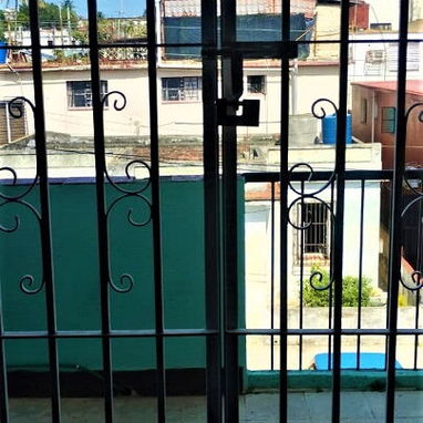 Rento Apartamento en 2do piso en 10 de Octubre, Tiempo indefinido. Precio 250 USD - 3/4