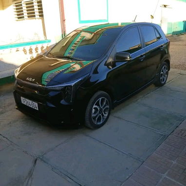 Vendo Kia Picanto 2024 GT 19mil km. Para mas información al 51080680 - 2/2