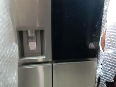 Refrigerator Samsung modelo french door de 22pies cubicos - Img 67092559