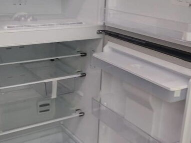 Refrigerador SAMSUNG de 2 PUERTAS con DISPENSADOR de AGUA -**NUEVO**-56877647 - Img 56253671
