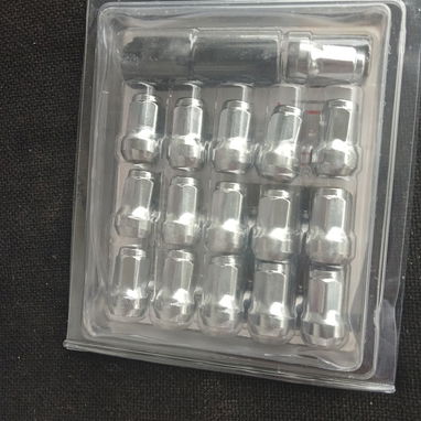 Tuercas de seguridad para clanes de autos nuevas en su caja - Img 123611212