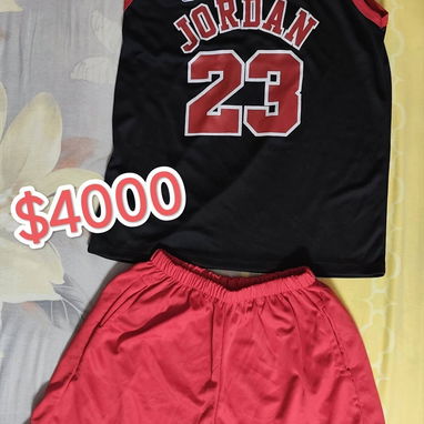 Bolso, billeteras, gel de pelo, mono, pullovers talla 3XL negros, shorts, juego de camiseta y short de basket, etc - Img 123562195