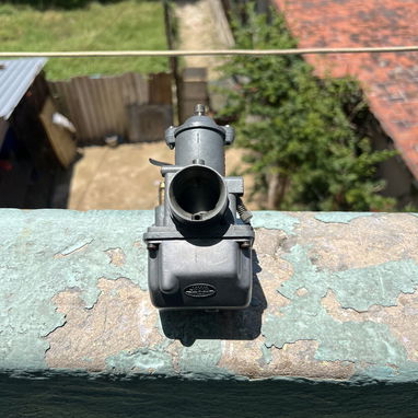 Vendo carburador de Jawa en perfectas condiciones técnicas y con muy buena autonomía!! Llegar y poner!! - Img 96131759