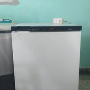 VENDO FREEZZER VERTICAL DE 3 GAVETAS. 120 USD. DE USO Y EN PERFECTO ESTADO. ALTO 82 CMS, ANCHO 54.5 CMS Y LARGO 80 CMS. - Img 57654130