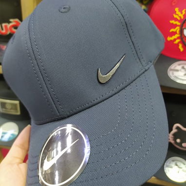 Gorras. Tienda en el Vedado o mensajería disponible - 5/10