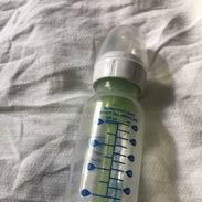 Biberón 🍼 anticólicos 4 onzas (de uso pero casi nuevo) - Img 55877747