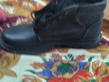 Vendo 2pares de botas de trabajo negras num 43 en 1500 pesos cada una - Img main-image-45633714