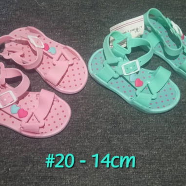 Crocs y sandalias de goma para niñ@s - Img 121418557