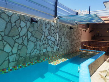 Casa de alquiler en Guanabo! Piscina climatizada+jacuzzi+4 habitaciones - Img main-image